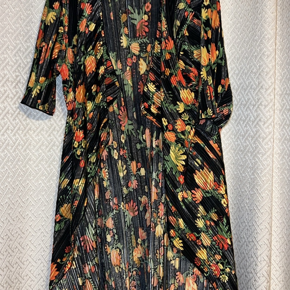 LuLaRoe Pleated Floral Kimono